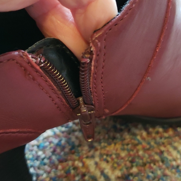 *3 for $25*  Clarks Women's Leather Ankle Booties - Size 7.5 - Picture 6 of 7